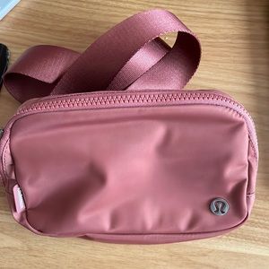 Lululemon everywhere belt bag